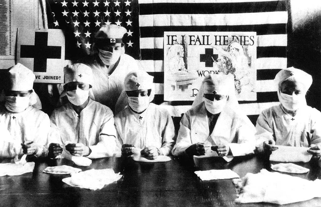 members of the red cross during the 1918 flu pandemic