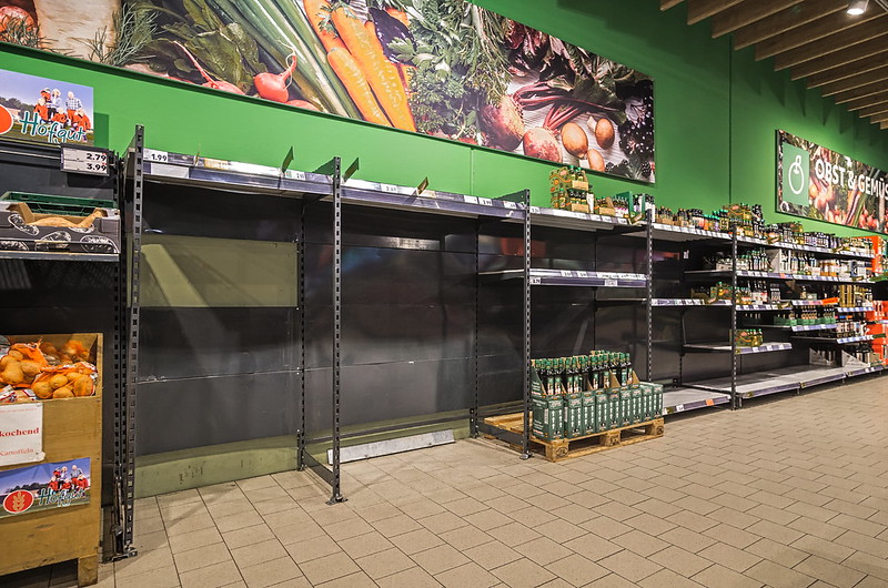 Empty shelves at a supermarket in Germany, 2022. (Image by 7C0)