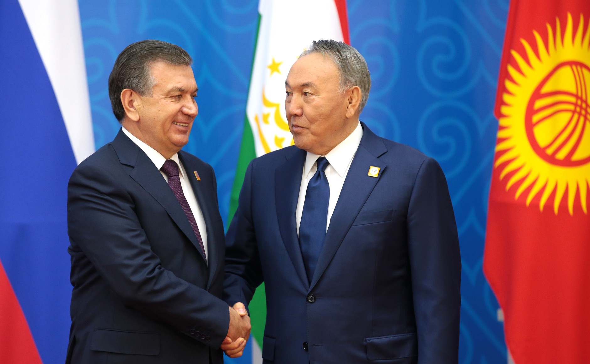 Shavkat Mirziyoyev shakes hands with Nursultan Nazarbayev, 2017.