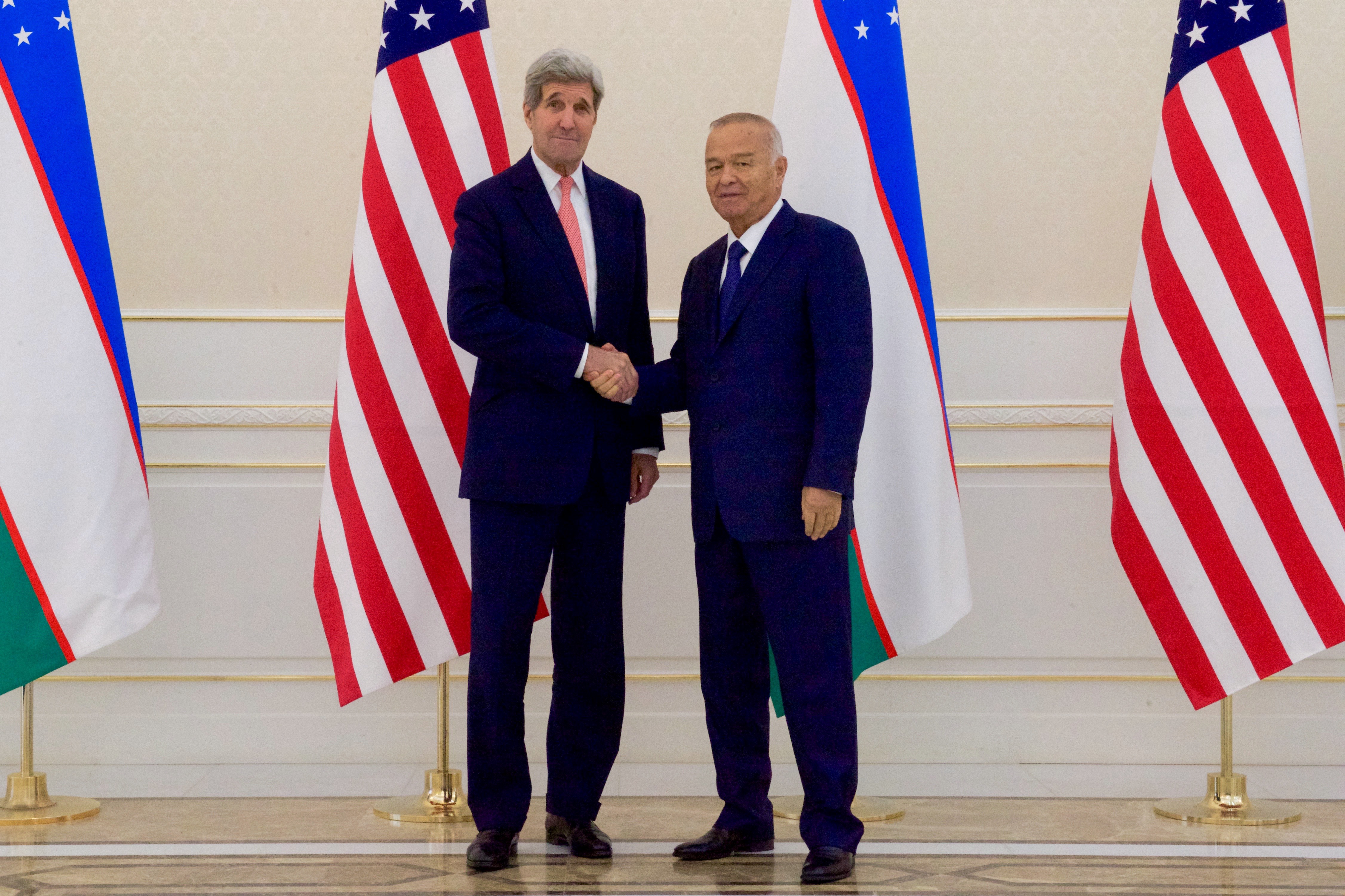U.S. Secretary of State John Kerry shakes hands with Uzbekistan President Islam Karimov, 2015.