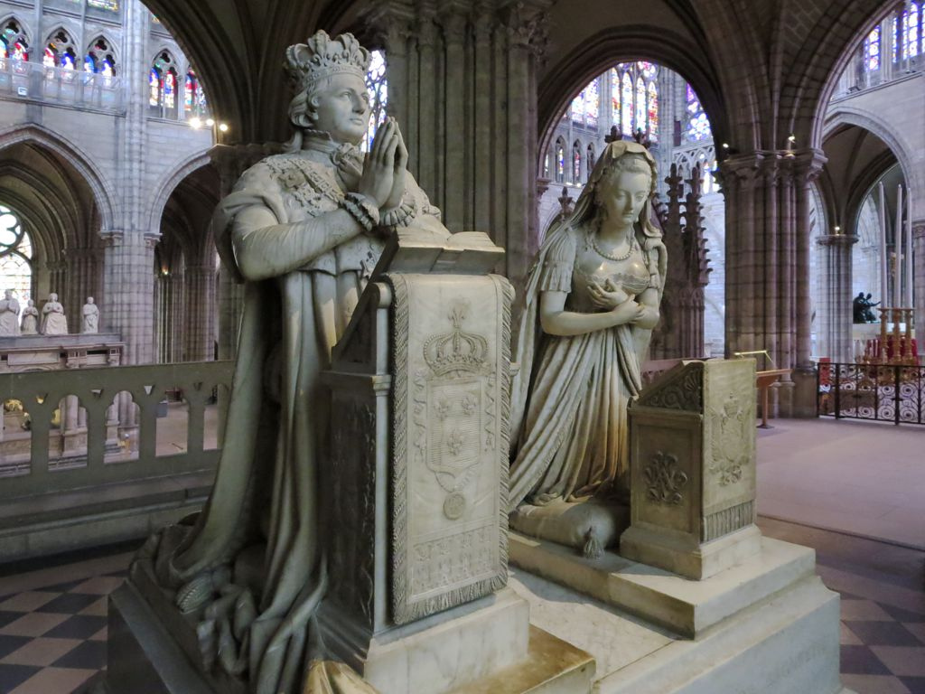 Statues commemorating Louis XVI and Marie Antoinette in the Basilique Cathedrale de Saint Denis in Paris