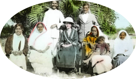 Hope Lee, a missionary from the U.K., sits with Indians in 1915.