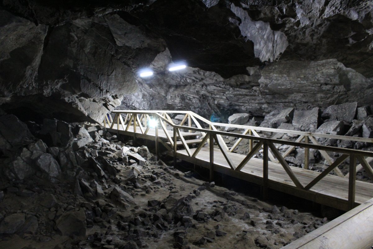 Path inside the Konyr-Aulie cave.