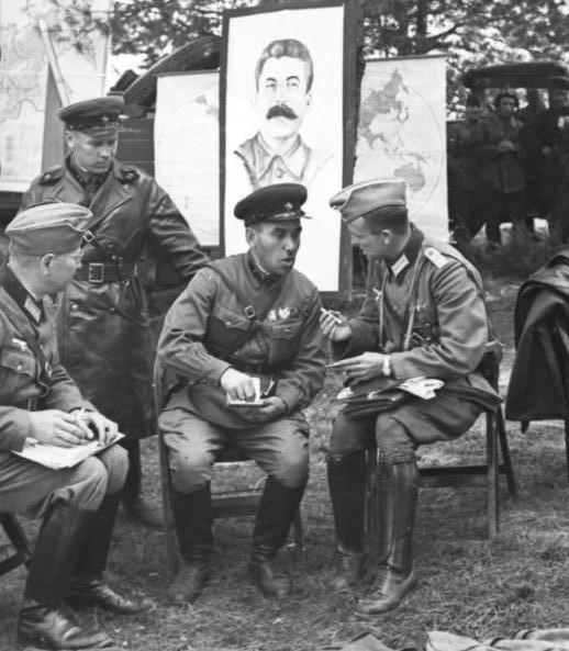 German and Soviet officers converse in the jointly occupied Polish city of Brest, 1939