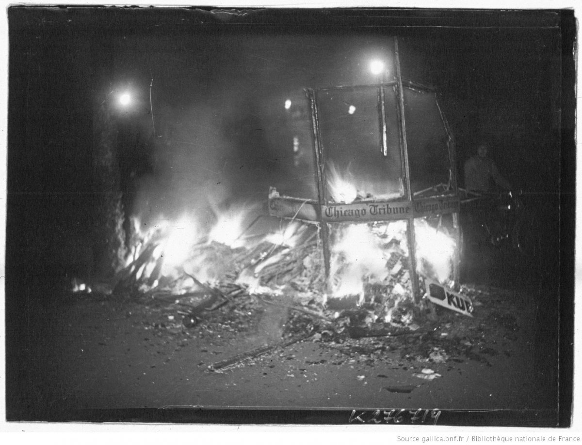 Newspaper Kiosk set on fire during the protests.