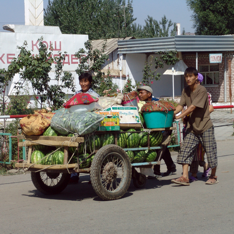 Petty trade at the Uzbek-Kyrgyz border, 2003  
