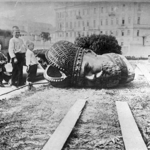 Demolition of Alexander III Monument, Moscow 1918