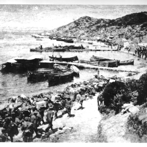 New Zealand soldiers at Anzac Cove, Gallipoli, 1915.