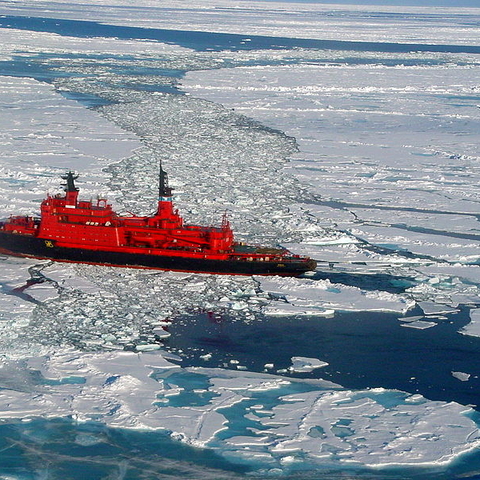 Nuclear icebreaker "Yamal" on its way to the North Pole, carrying 100 tourists, in 2001