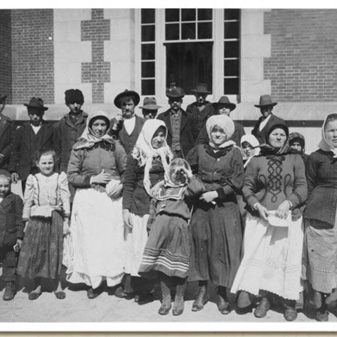 Early twentieth-century immigrants on Ellis Island