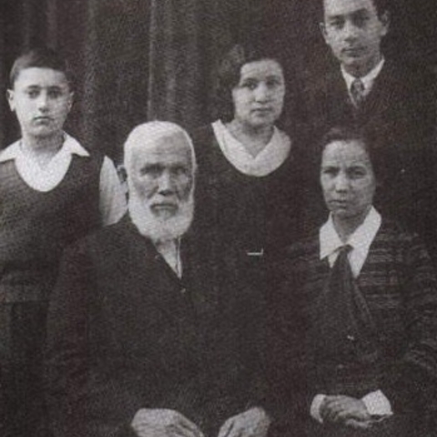 Abdürreşid Ibrahim and his children.
