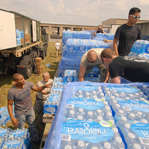 Ohio’s National Guard distributes water during Toledo’s water crisis.