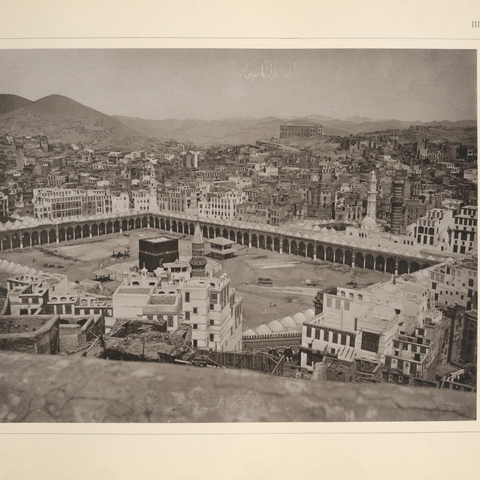 1889 photograph of the city of Mecca.