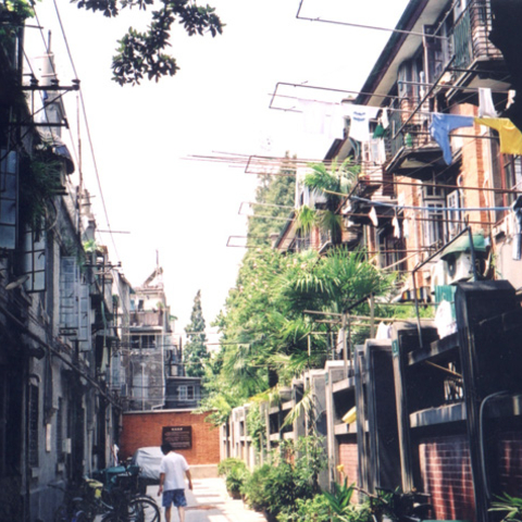 Contemporary photo of a Republican-era Shanghai alleyway.