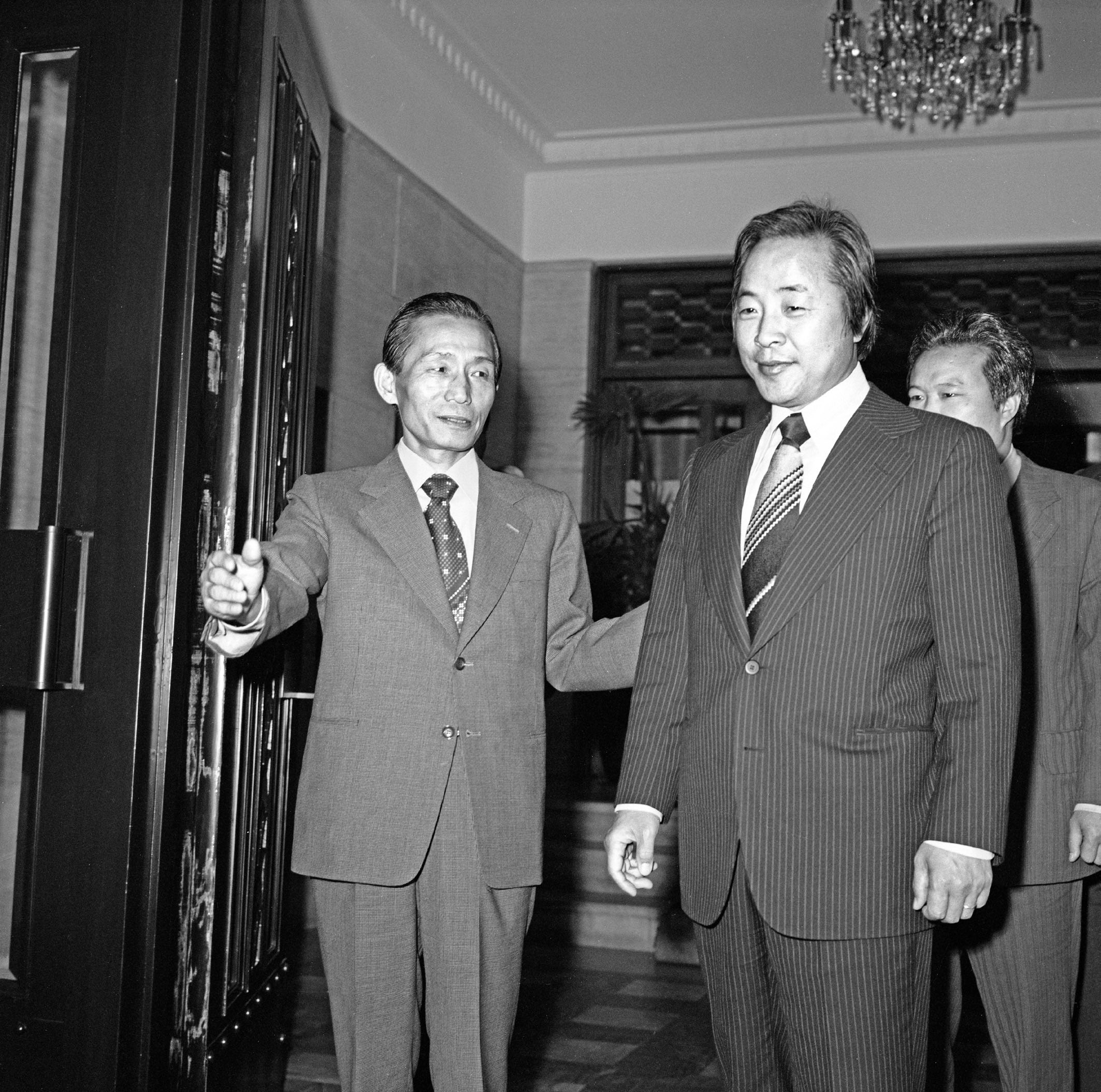 President Park Chung-hee (left) and future President  Kim Young-sam (right) in 1975.
