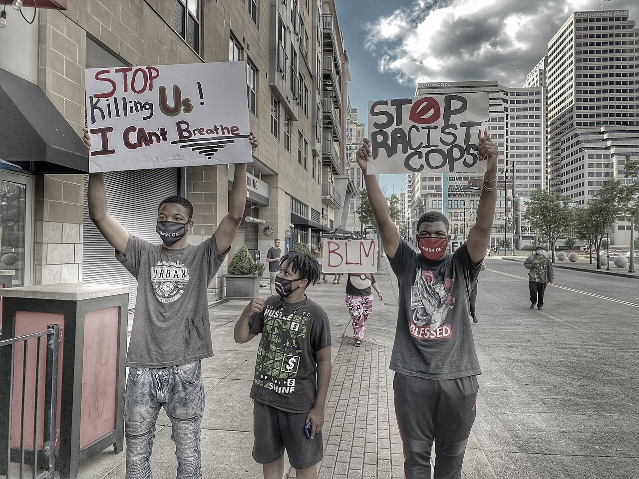 Black Lives Matter protestors in Cincinnati, 2020. (Image by 5chw4r7z) 