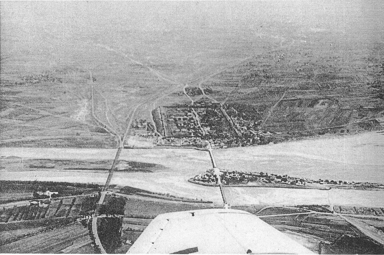 Japanese air reconnaissance view (1937) looking east toward Marco Polo Bridge, Wanping walled city, and Fengtai town (off to the right). Central Beijing, located off to the distant left, is not visible. Source: Wikimedia Commons. 