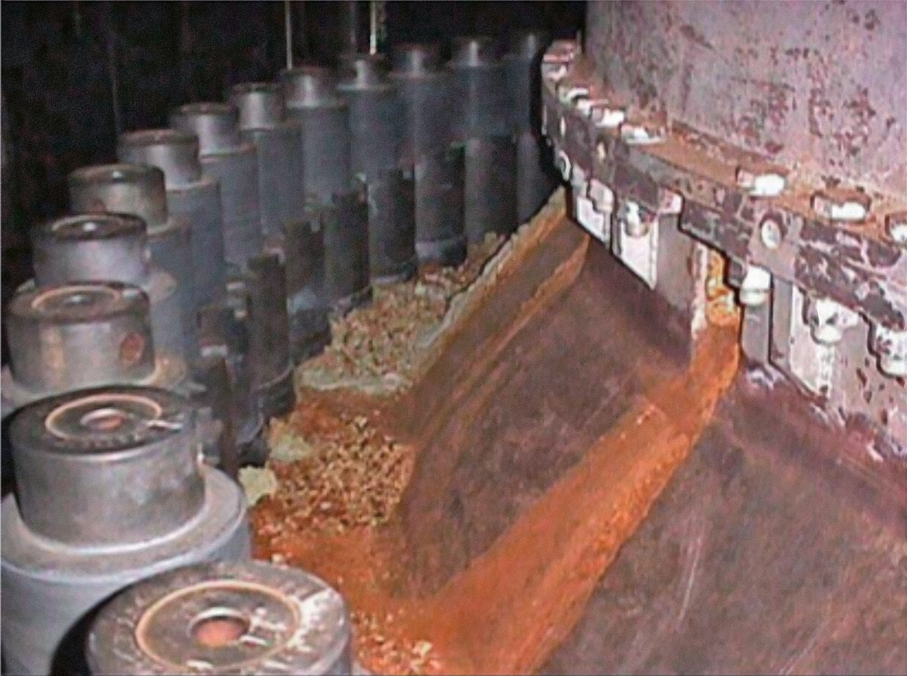 2)	The reactor pressure vessel at the Davis-Besse NPP shows a buildup of boric acid deposits from leaking nozzles (not shown, 2000). The plant later discovered the acid had corroded part of the pressure vessel head, triggering a two-year shut down to repair the damage, and multi-million dollar fines from the NRC. Source: NRC.
