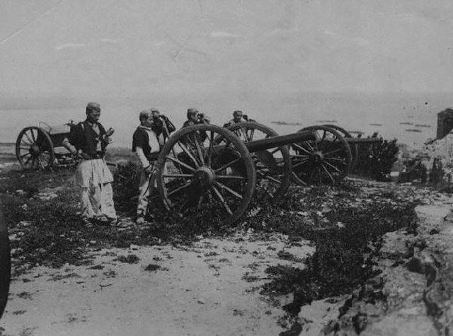 Albanian guerilla fighters capture Italian cannons during the Vlora War.