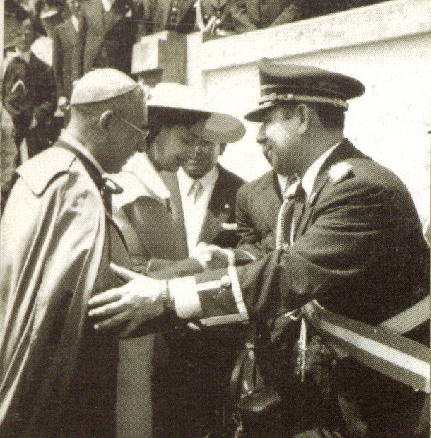 Archbishop Monsignor Luis Chavez y González (left) and President José María Lémus (right) during a meeting, 1958.