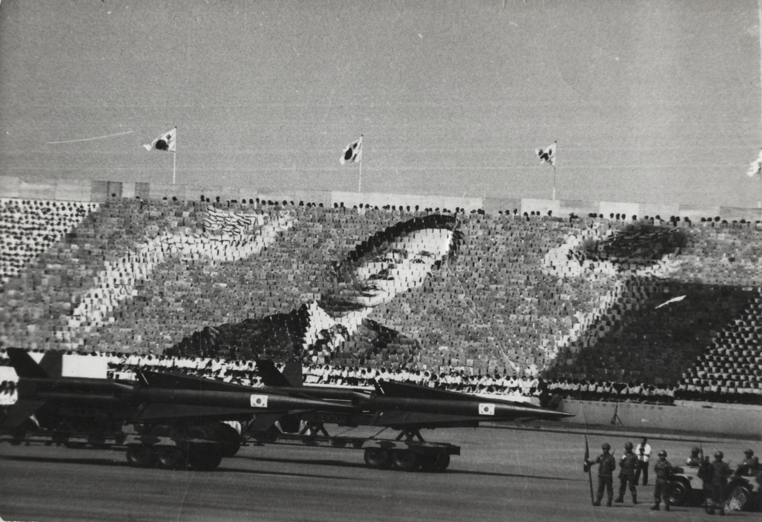 A large card stunt to honor South Korean President Park Chung-hee at Armed Forces Day, 1973.