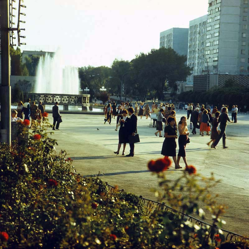 An everyday scene in Bălți, Moldova, 1985.
