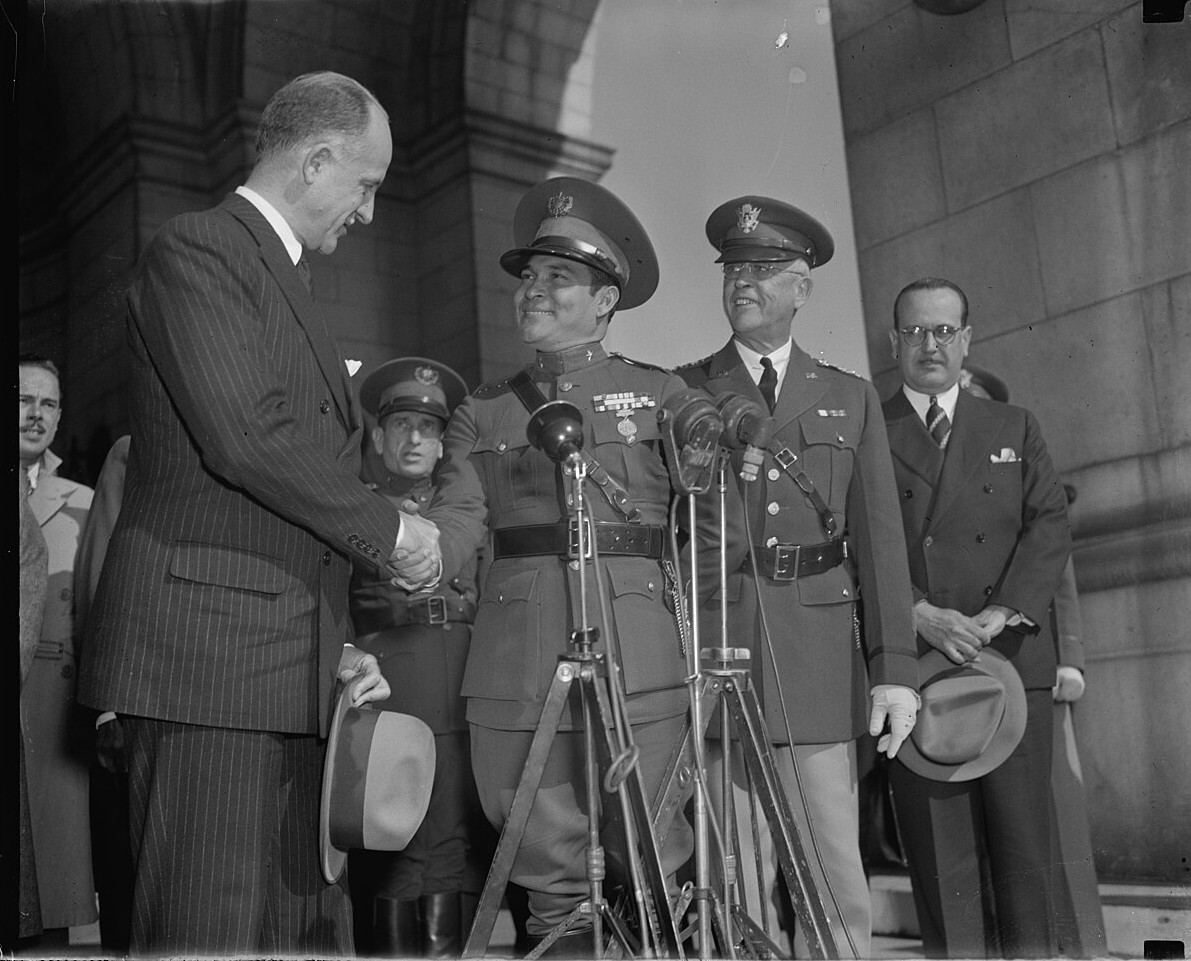 Sumner Welles greets Fulgencio Batista in Washington, D.C., 1938, reflecting close U.S.–Cuban ties.
