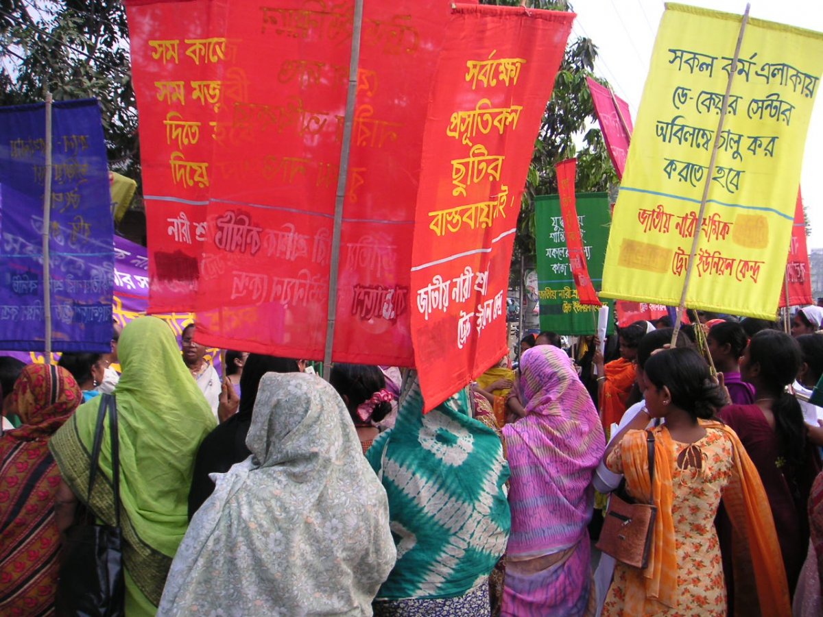 Gratë aktiviste demonstrojnë në Dhaka, Bangladesh.