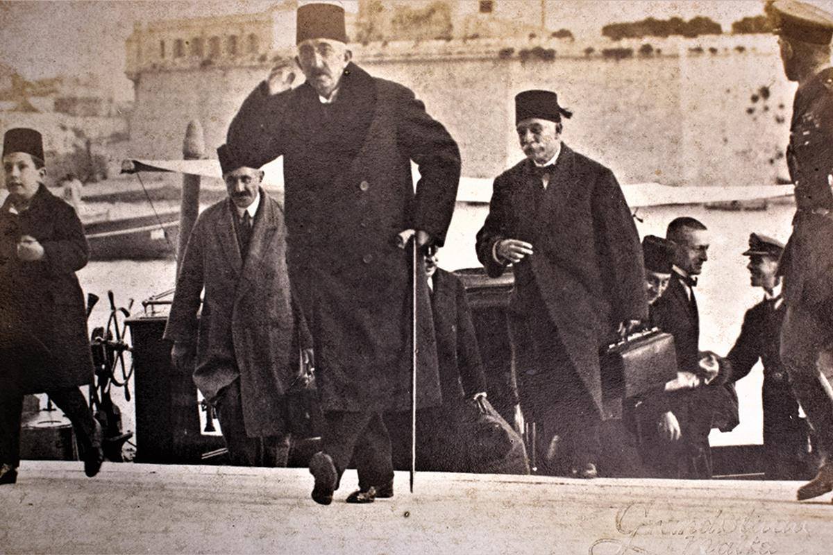 Former Ottoman Sultan Mehmed VI Vahideddin arrives in Malta on a British warship, 1922.