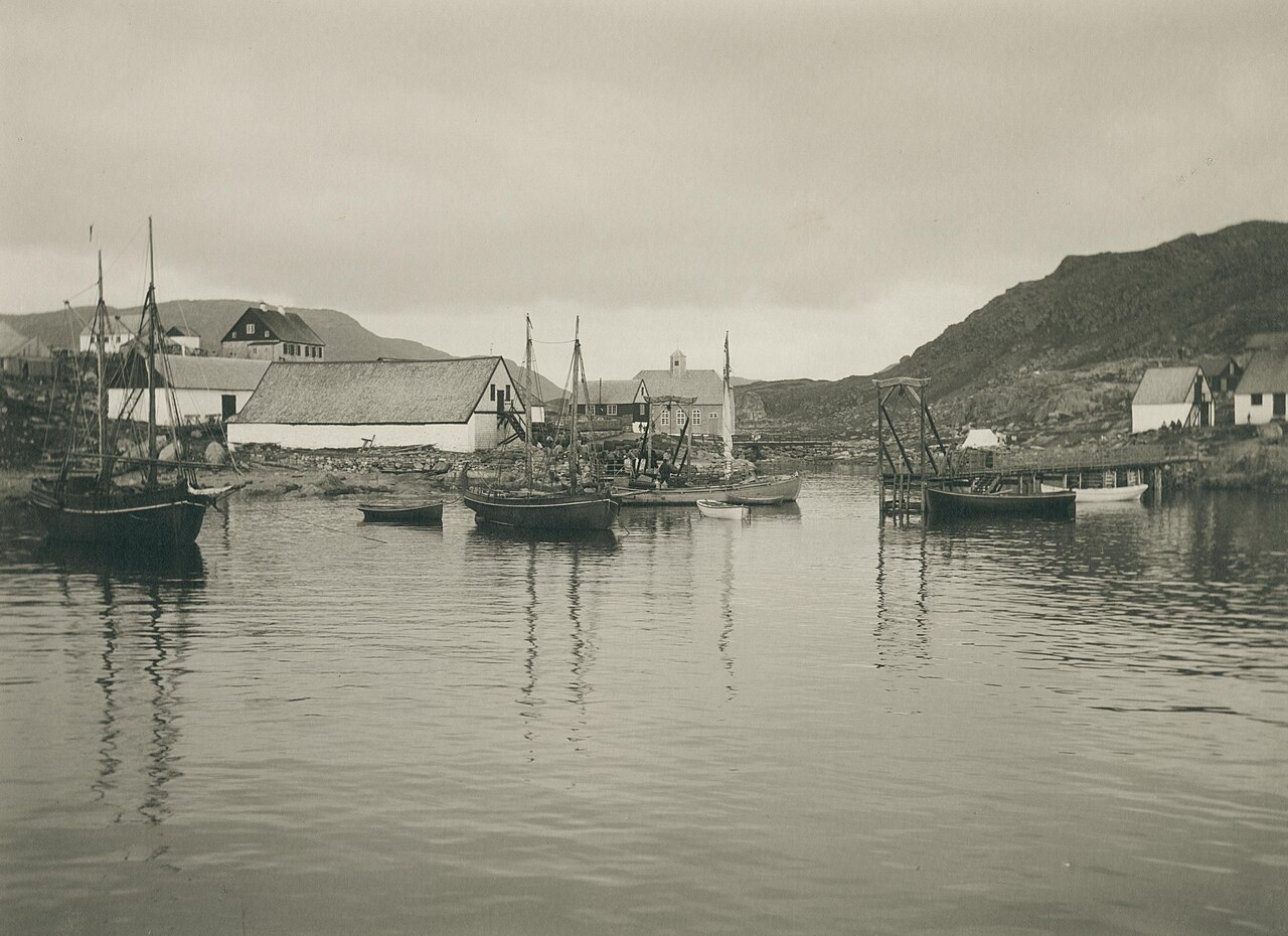 The town of Qaqortoq in Greenland, ca. between 1889-1910.