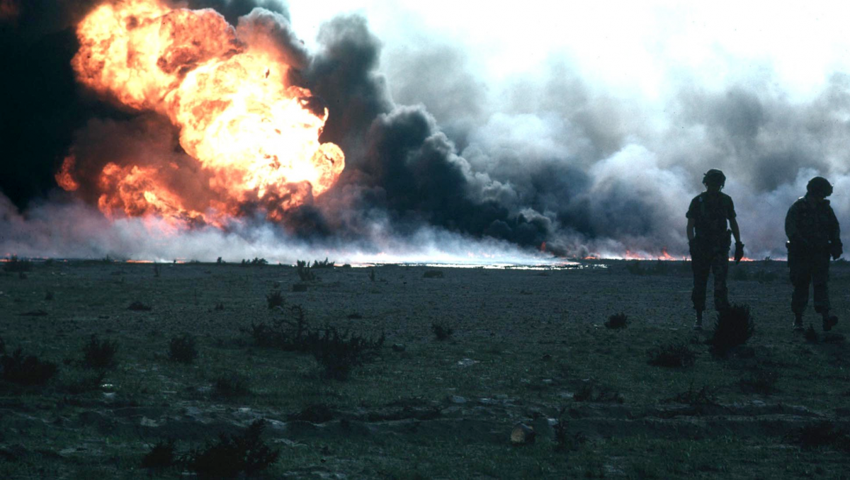 Burning Kuwaiti oil field