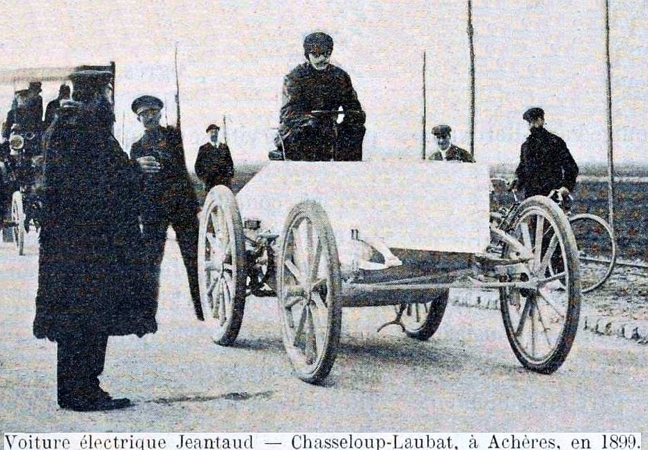Count Chasseloup Laubat on a Jeantaud electric at Acheres in 1899.
