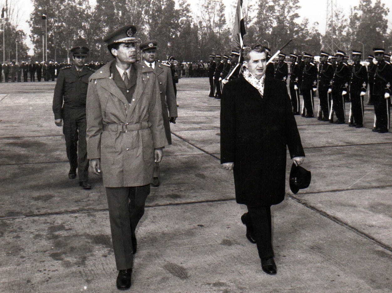 Gaddafi with Romanian President Nicolae Ceaușescu in Bucharest, 1974.