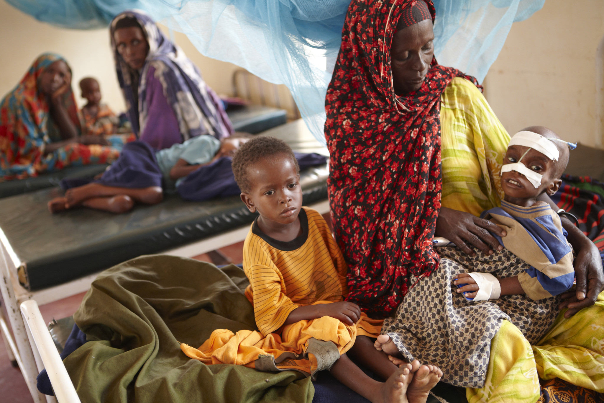 Luli Hassan Ali looks after her severely malnourished four-year-old son, Aden in Dadaab. Kenya, 2011. (Image by Andy Hall/Oxfam)