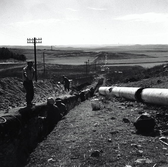 Laying water pipes to Jerusalem, c. 1946.