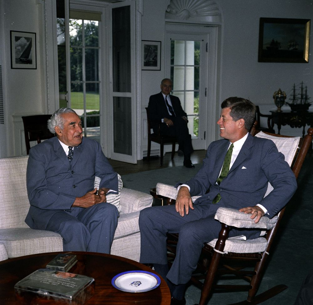 Alexander Bustamante with U.S. President John F. Kennedy, 1962.