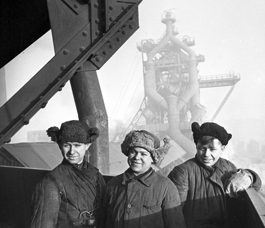 Komsomol members during the construction of the sixth furnace of Magnitogorsk Steel Works in 1943.
