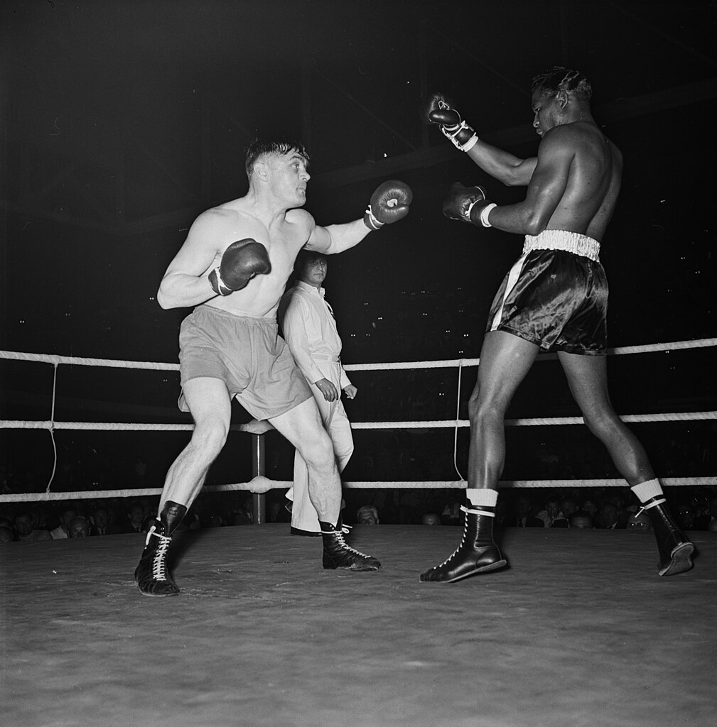 Sugar Ray Robinson vs. Jean Wanes in Zürich, Switzerland, 1951..