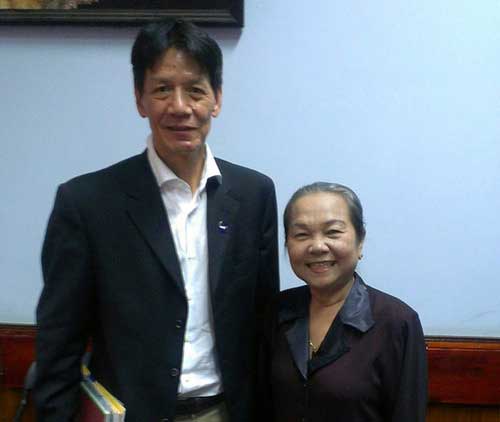 Alex Hing pictured with a former Tiger Cage prisoner.