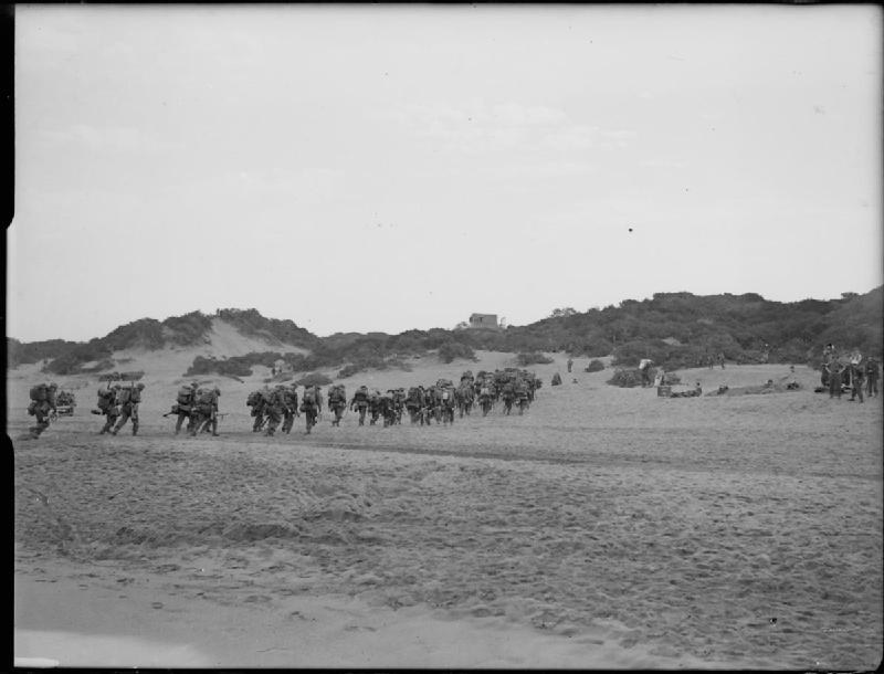 Allied forces go ashore in Algeria. Image courtesy of the Imperial War Museum. 