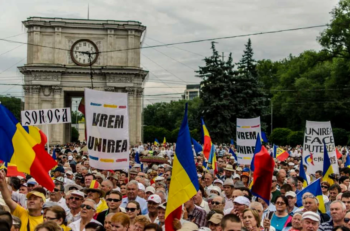 A protest calling for union with Romania in downtown Chișinău, July 5, 2015.