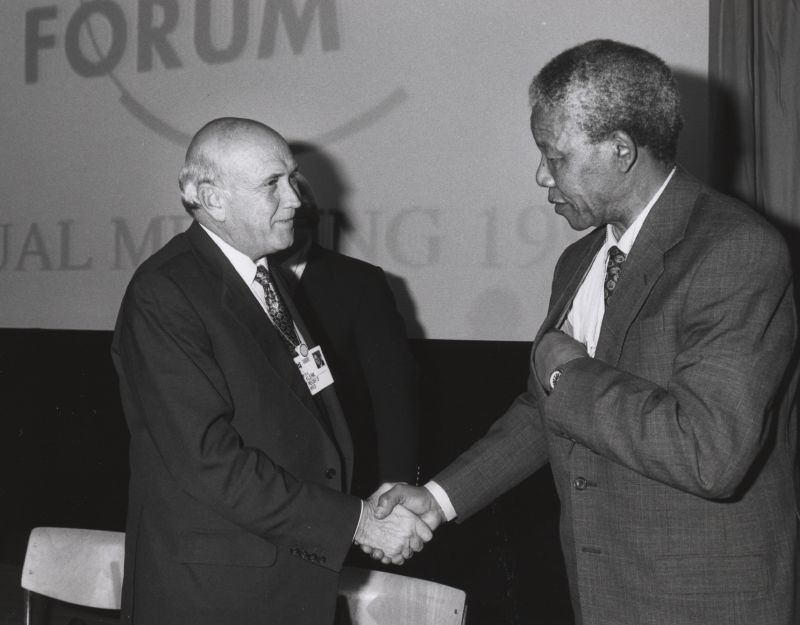 FW de Klerk shakes hands with Nelson Mandela at Davos in 1992.