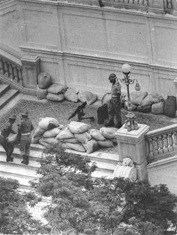 Soldiers guarding Guanabara Palace in Rio de Janeiro.