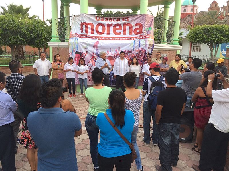 Andrés Manual López Obrador addresses Oaxacans in 2016.