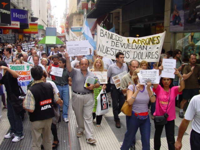 A protest against the banks and Corralito in 2002.
