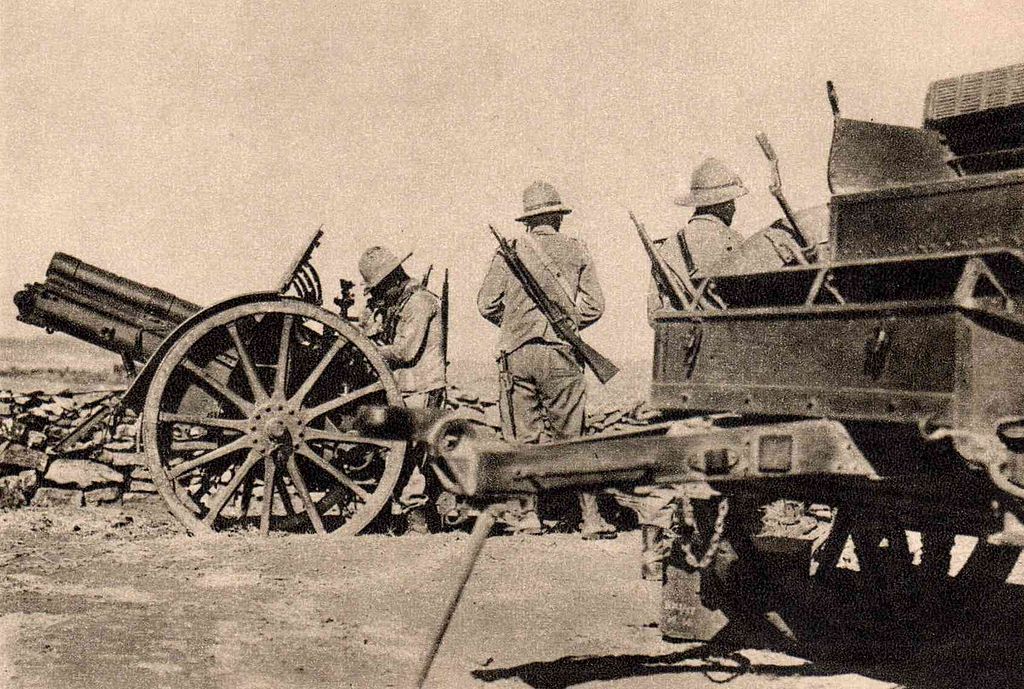 Italian artilery during a battle with Ethiopia in 1936.