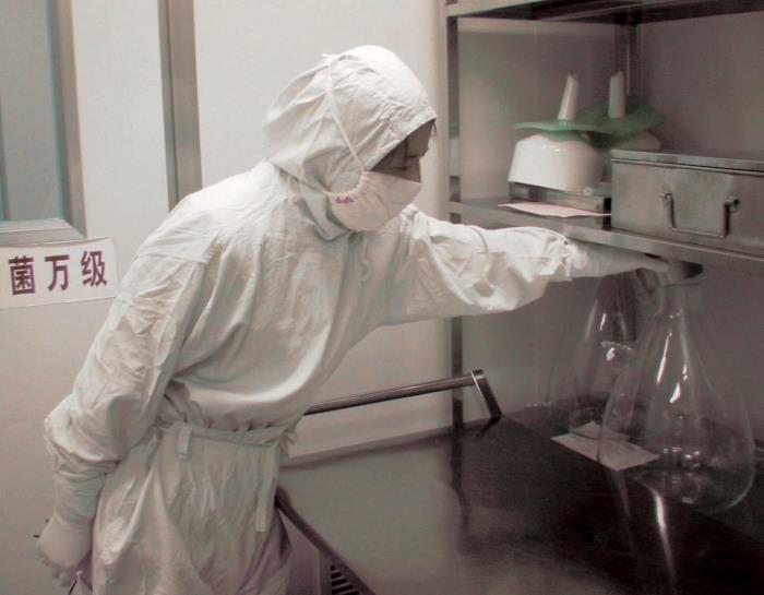 A Chinese laboratory technician conducting tests on SARS.
