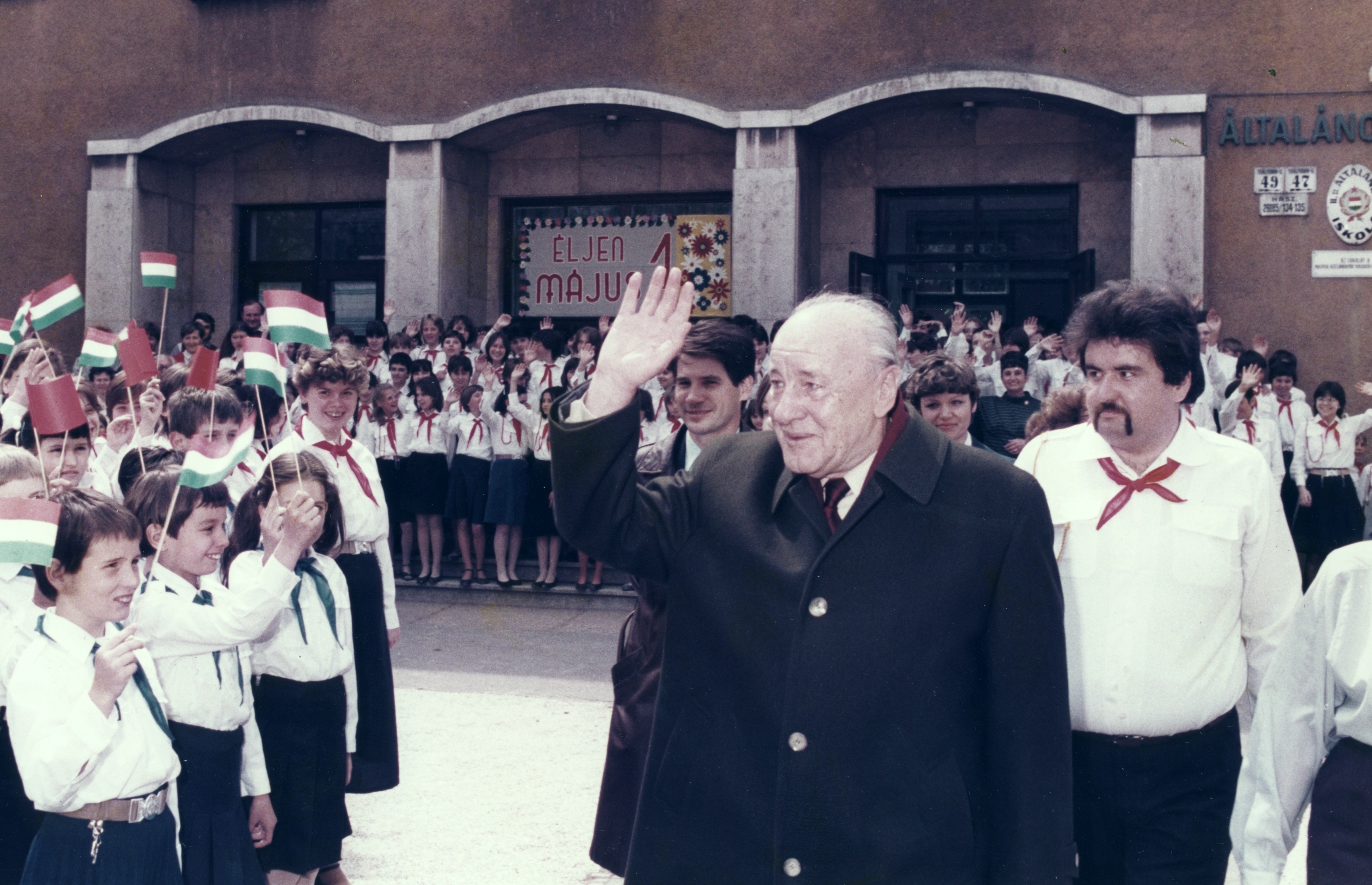 János Kádár visiting schoolchildren in Budapest in 1985.