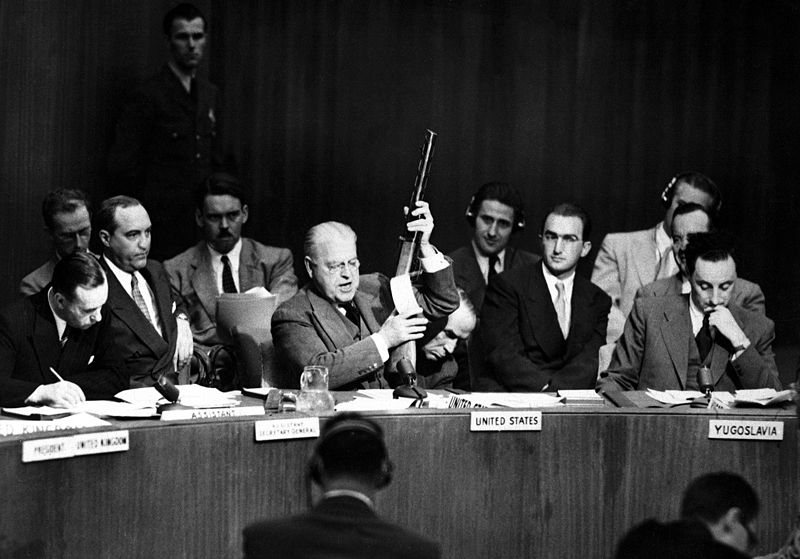 The U.S. delegate to the UN holding a Soviet-made gun.