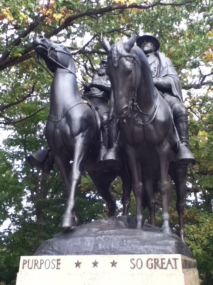 The joint statue of Stonewall Jackson and Robert E. Lee in Baltimore, MD.